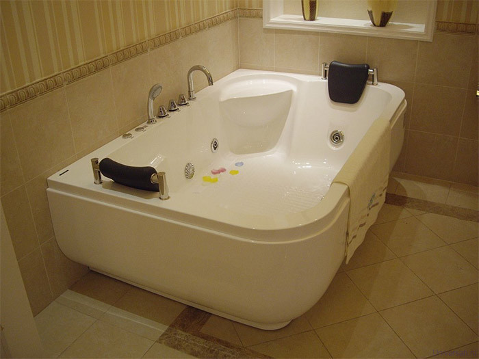 Акриловая ванна Gemy G9085K 